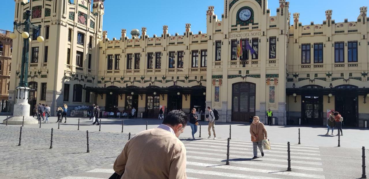 Edificio Tiziano Mercado Central バレンシア エクステリア 写真